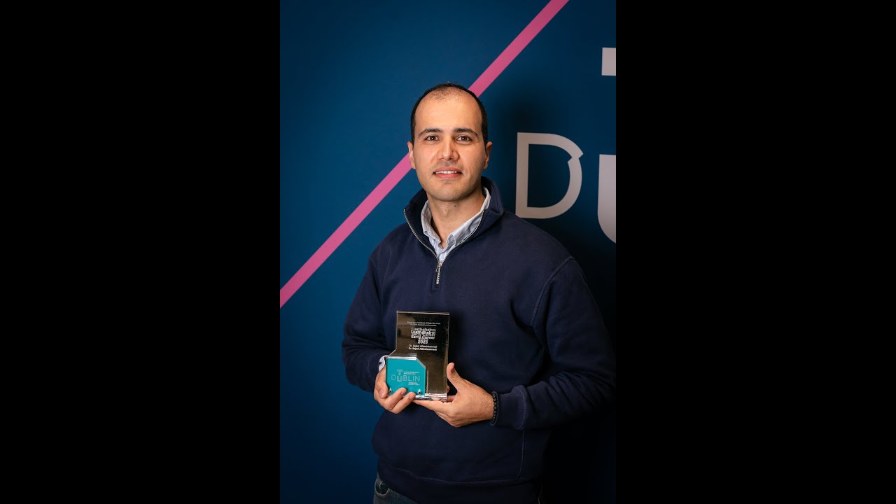 Dr Sajad Alimohammadi receiving the Early Career Researcher Award